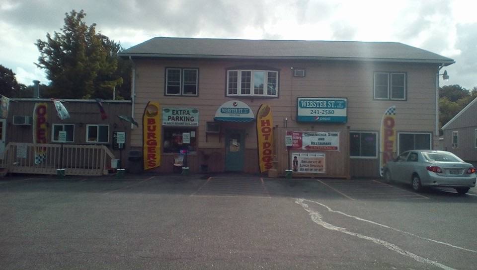 Webster st convenience store & diner | restaurant | 715 Webster St, Lewiston, ME 04240, USA | 2072412580 OR +1 207-241-2580