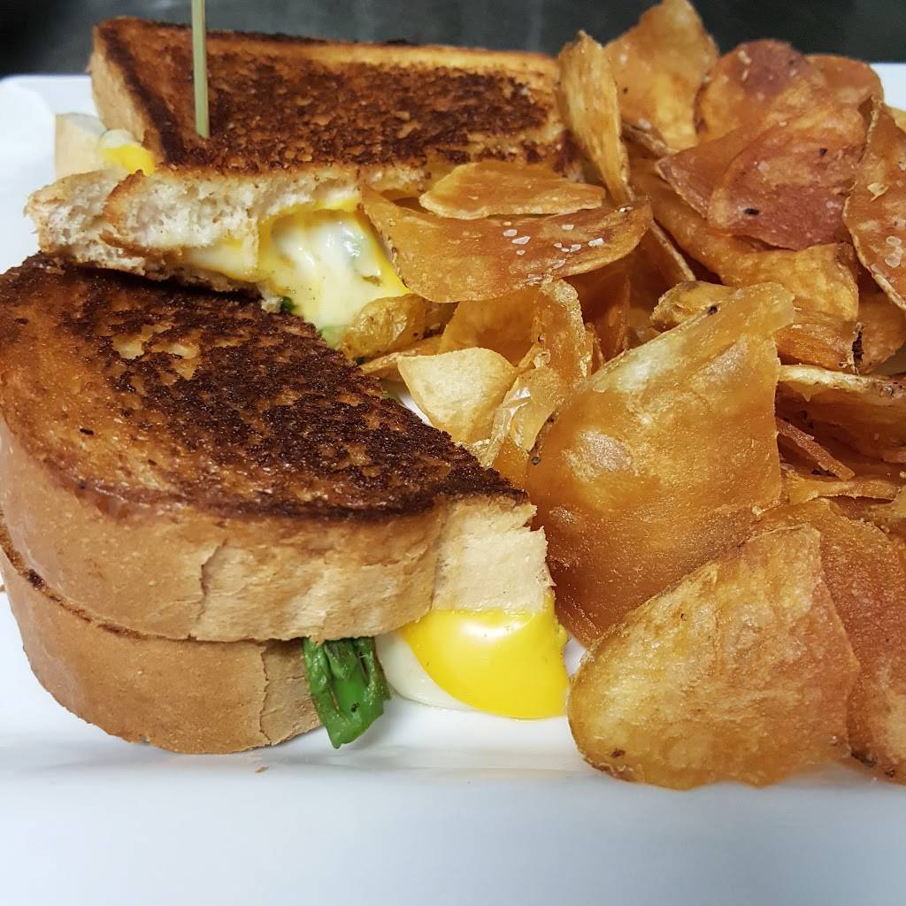 Uptown Grill | restaurant | 3 E Main St, Bay City, MI 48708, USA | 9894391557 OR +1 989-439-1557