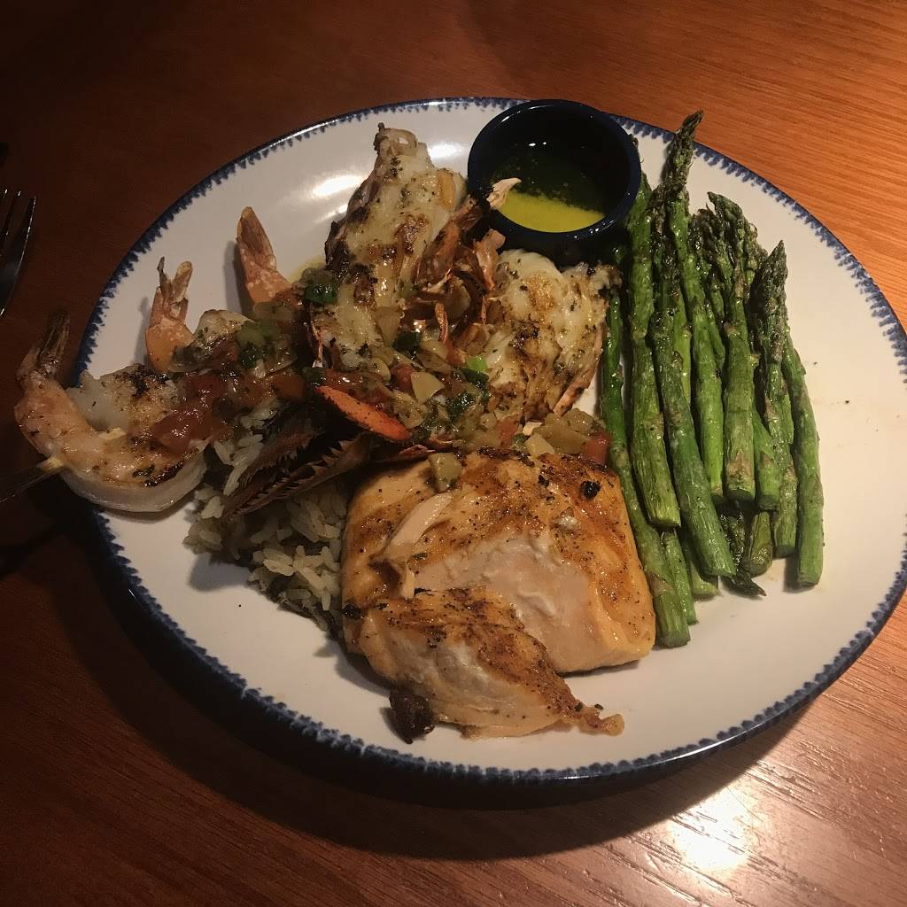 Red Lobster | restaurant | 6230 Grand Ave, Gurnee, IL 60031, USA | 8478560432 OR +1 847-856-0432