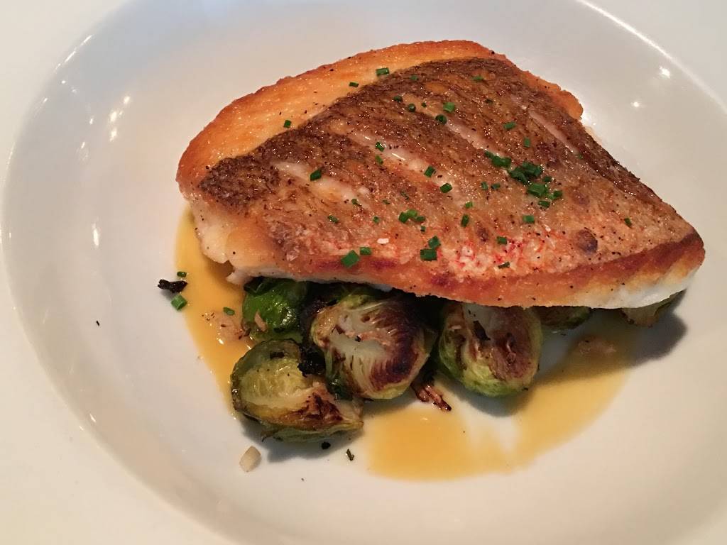 Heirloom Tavern | restaurant | 32 Railroad Ave, Glen Head, NY 11545, USA | 5166866633 OR +1 516-686-6633