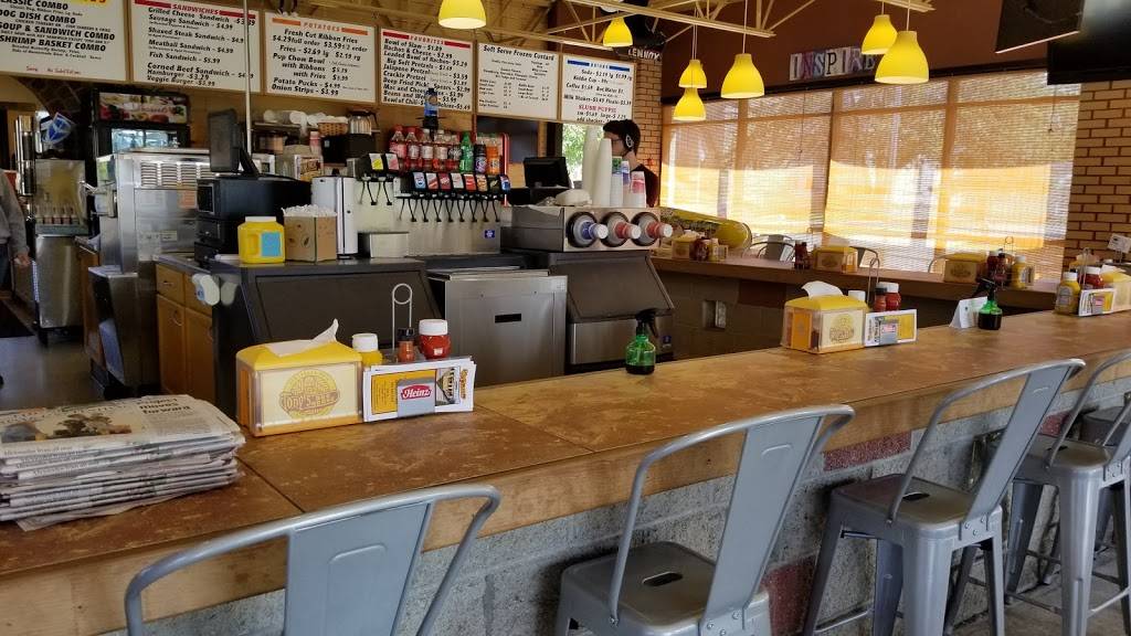 Tonys Dog House | restaurant | 528 Lake Ave, Ashtabula, OH 44004, USA | 4409640202 OR +1 440-964-0202