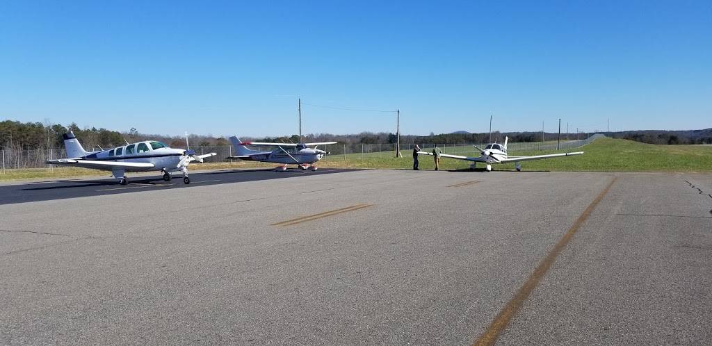 Simply Suzannes Cafe | restaurant | 525 Airport Rd, Martinsville, VA 24112, USA | 2769571142 OR +1 276-957-1142