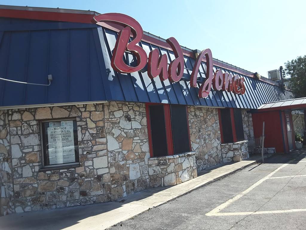 Bud Jones Restaurant | restaurant | 1440 SW Military Dr, San Antonio, TX 78221, USA | 2109779161 OR +1 210-977-9161