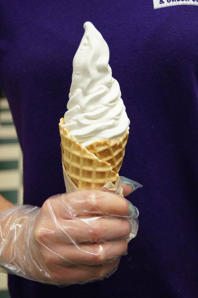 Mikies Ice Cream & Green Cow | meal takeaway | 179 S Antrim Way, Greencastle, PA 17225, USA | 7175974011 OR +1 717-597-4011