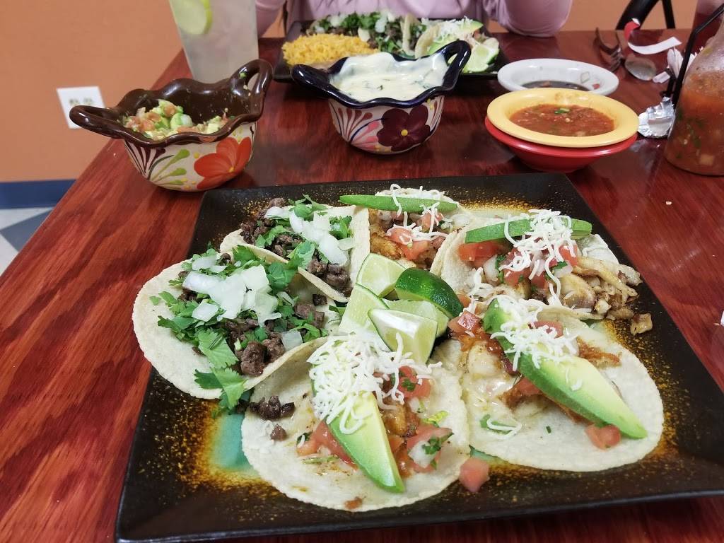 Chavelas Mexican Cuisine | restaurant | 2621 N Rangeline Rd, Webb City, MO 64870, USA | 4176268055 OR +1 417-626-8055