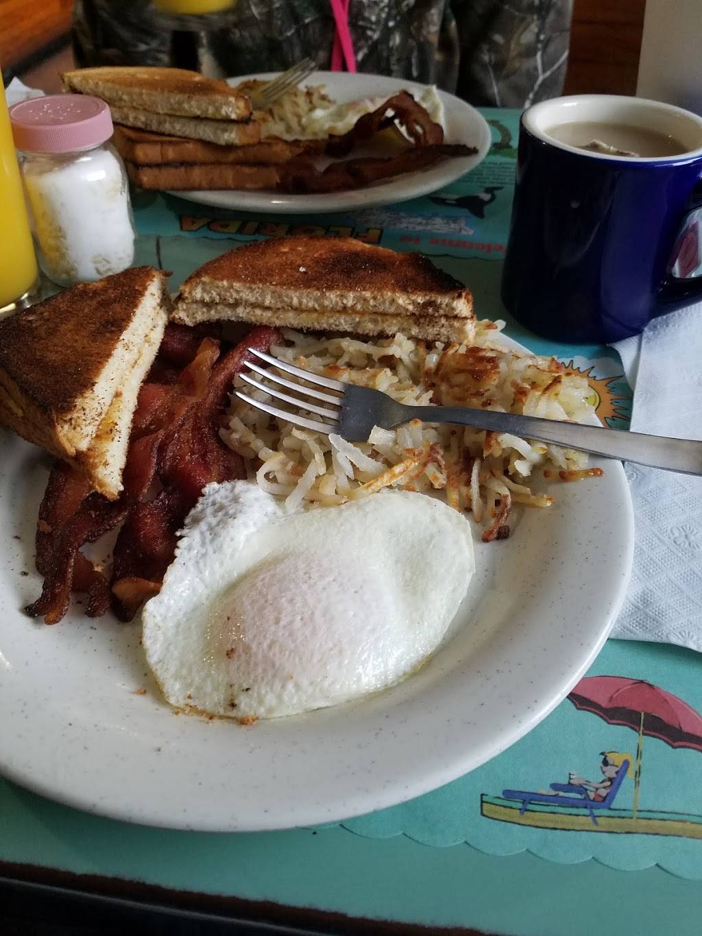 Betts Big T Restaurant | restaurant | 2525 N Young Blvd, Chiefland, FL 32626, USA | 3524904906 OR +1 352-490-4906