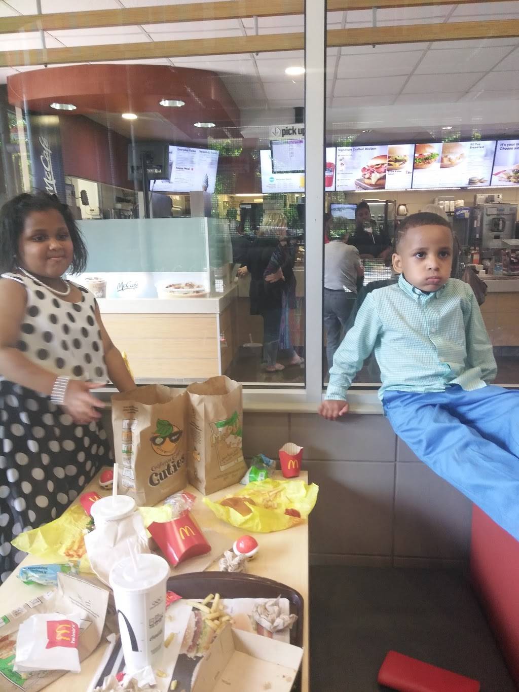 McDonalds | cafe | 4212 Ryan St, Lake Charles, LA 70605, USA | 3374784584 OR +1 337-478-4584