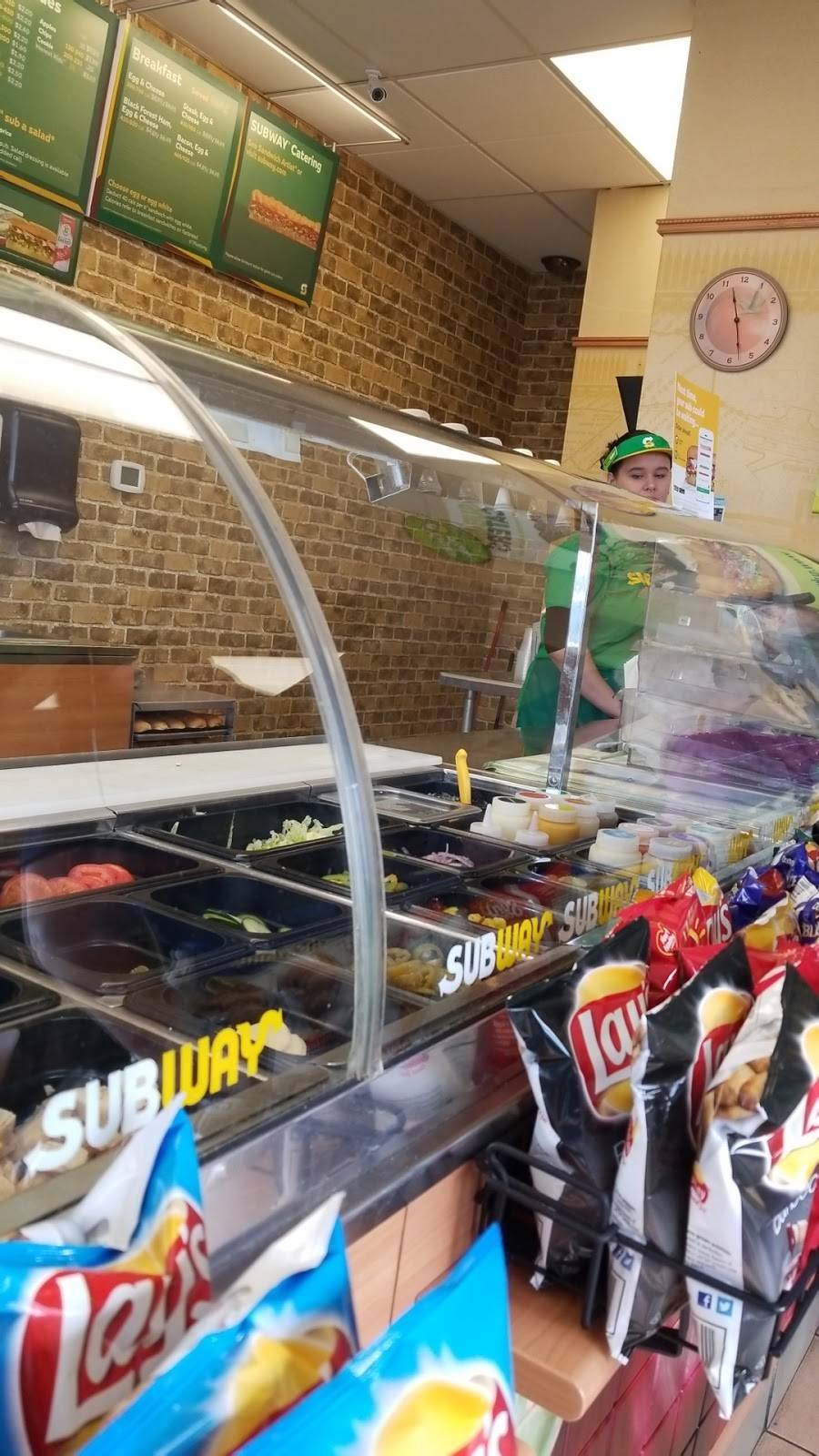 Subway | meal takeaway | 1233 164th St SW #Q, Lynnwood, WA 98087, USA | 4257453033 OR +1 425-745-3033