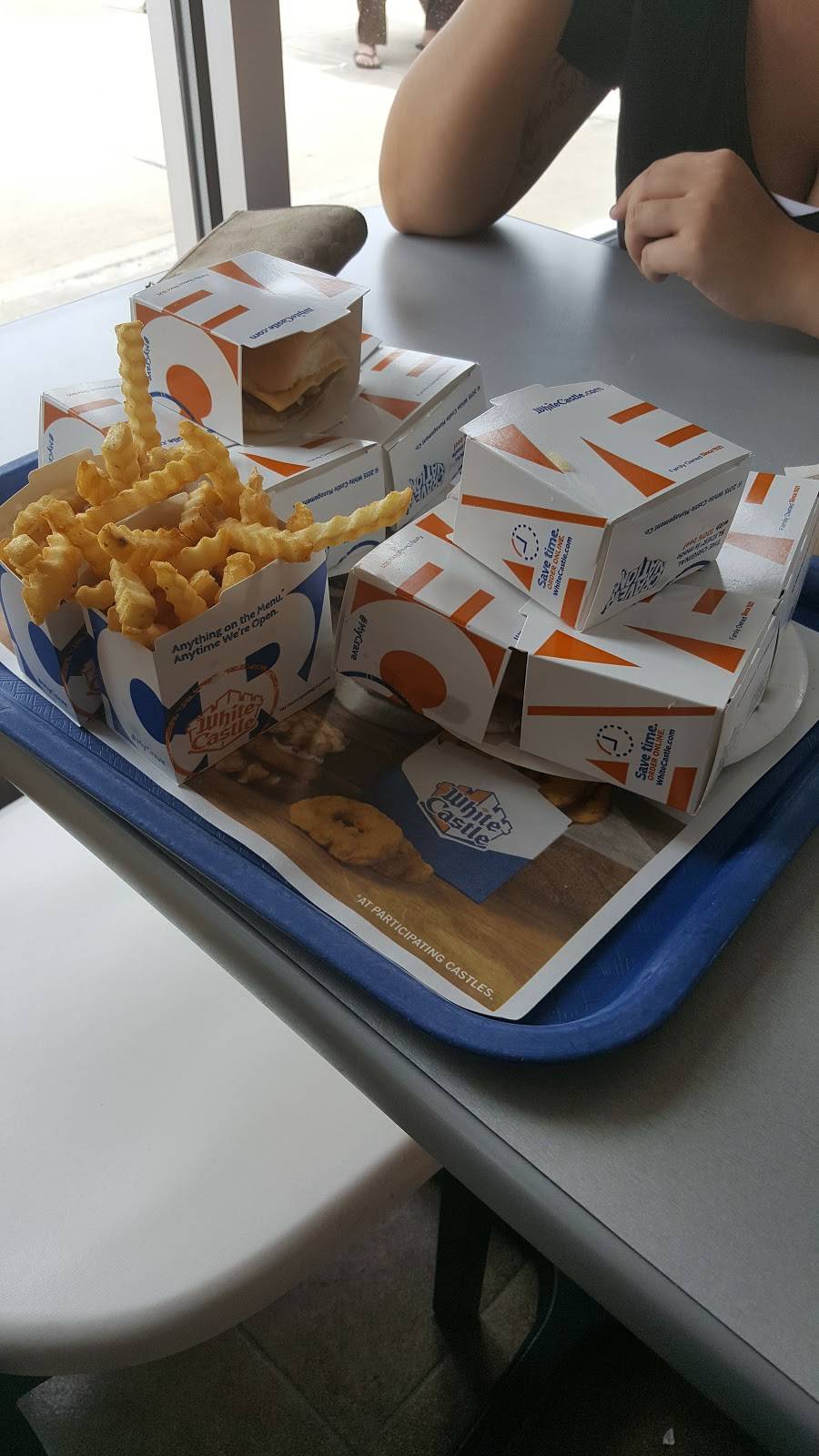 White Castle | restaurant | 2006 N Mulberry St, Elizabethtown, KY 42701, USA | 2707691243 OR +1 270-769-1243