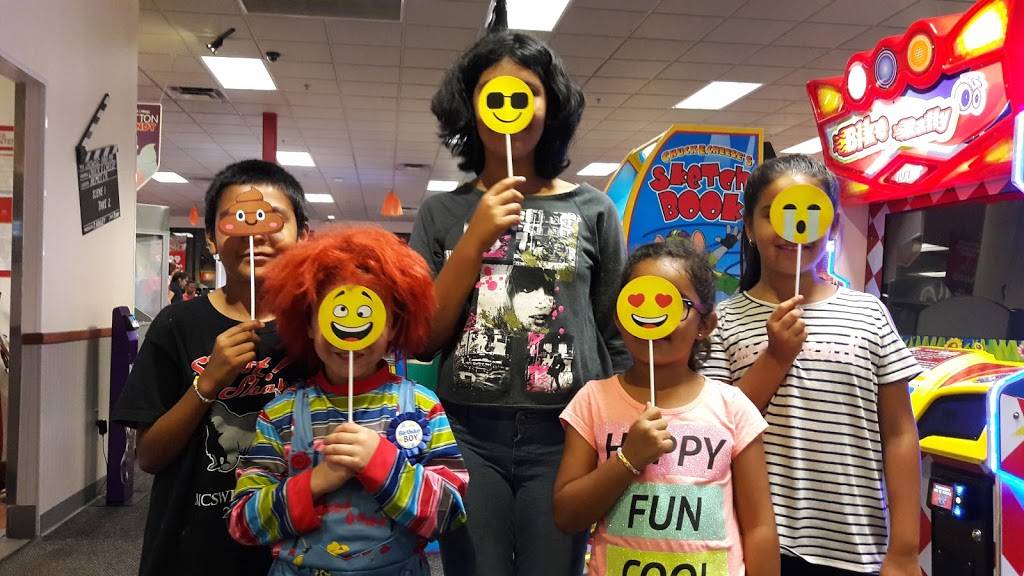 Chuck E. Cheeses | restaurant | 2375 W Florida Ave, Hemet, CA 92545, USA | 9519252444 OR +1 951-925-2444