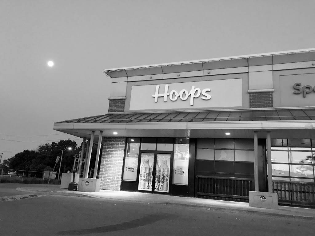 Hoops Sports Bar & Grill | restaurant | 4207 Keele St, North York, ON M3J 3T8, Canada | 4166614667 OR +1 416-661-4667