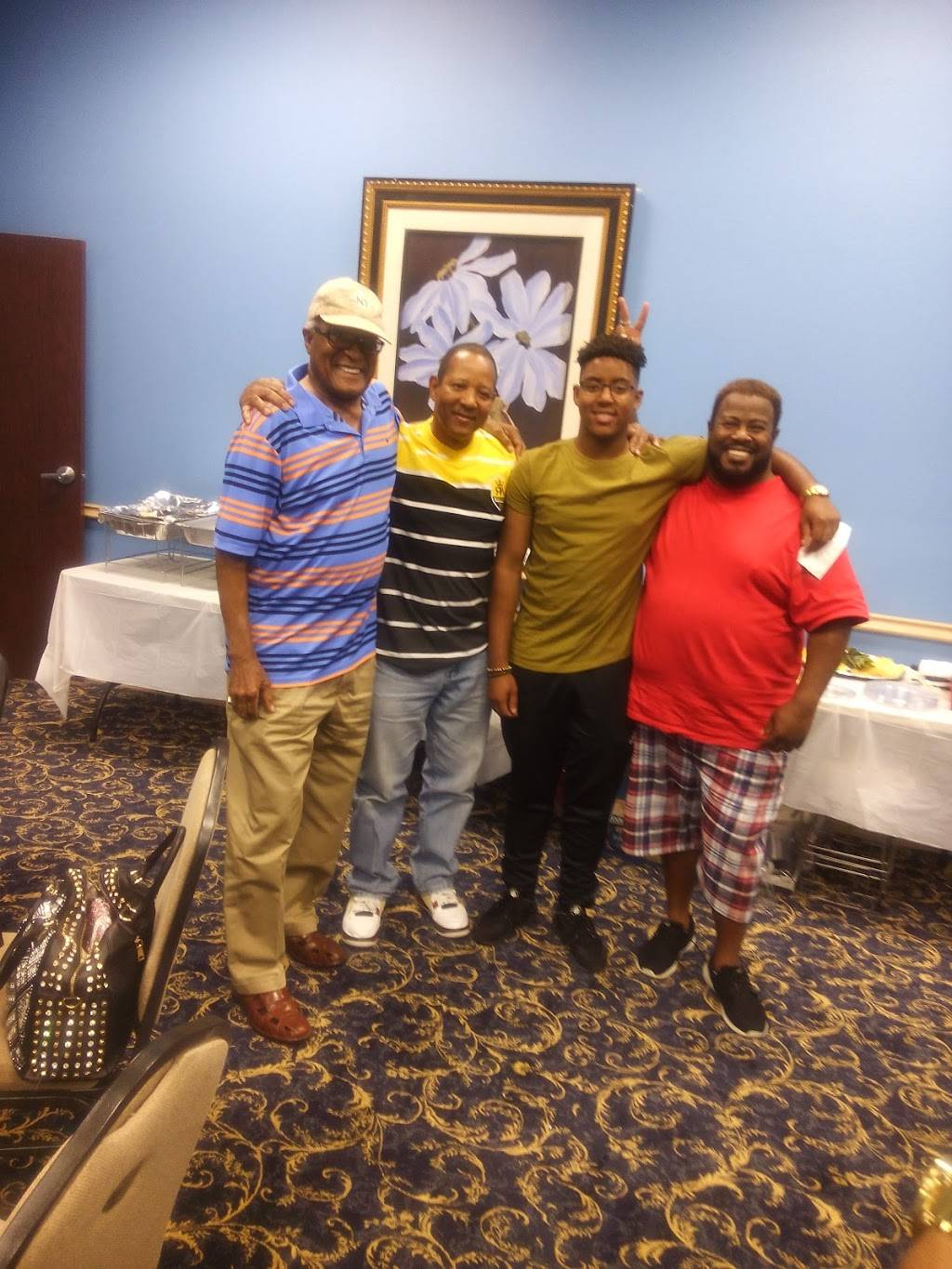 Hartz Chicken Buffet | restaurant | 7590 N Wayside Dr, Houston, TX 77028, USA | 7136338600 OR +1 713-633-8600