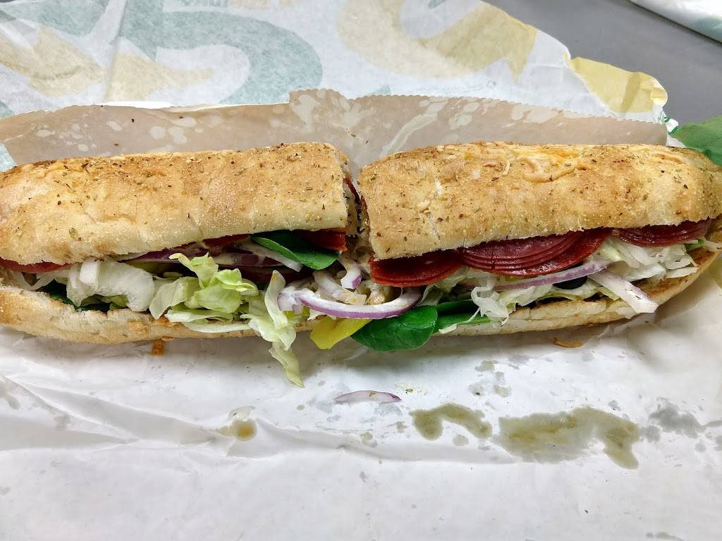 Subway | restaurant | 738 W 23rd St, Tulsa, OK 74107, USA | 9185922782 OR +1 918-592-2782