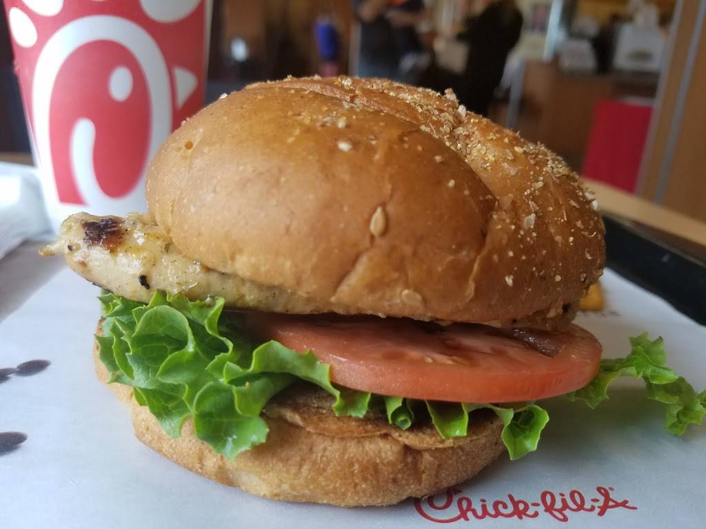 Chick-fil-A | restaurant | 2532 Green Mt Commons Dr, Belleville, IL 62221, USA | 6182579700 OR +1 618-257-9700