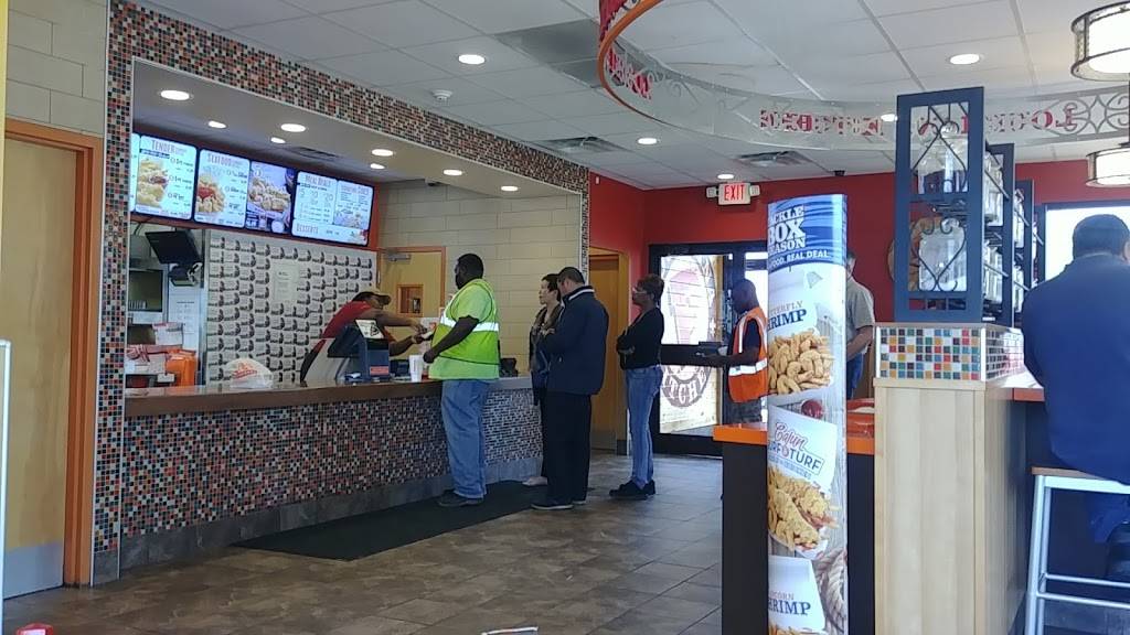 Popeyes Louisiana Kitchen | restaurant | 3795 E Shelby Dr, Memphis, TN 38118, USA | 9013759751 OR +1 901-375-9751