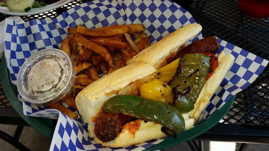 Turtles Bar & Grill | restaurant | 238 W 33rd St, Chicago, IL 60616, USA | 3122257333 OR +1 312-225-7333