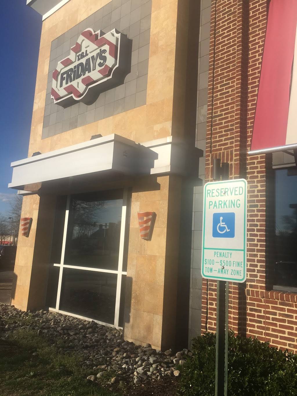 TGI Fridays | restaurant | 4459 S Laburnum Ave, Richmond, VA 23231, USA | 8042363860 OR +1 804-236-3860