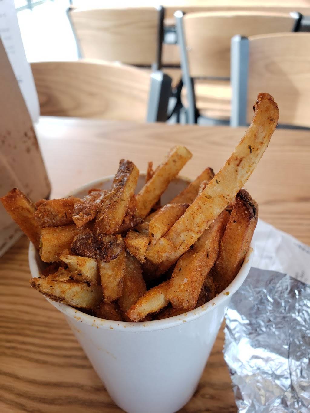 Five Guys | restaurant | 650 Division Rd, Windsor, ON N8X 0A8, Canada | 5199726262 OR +1 519-972-6262