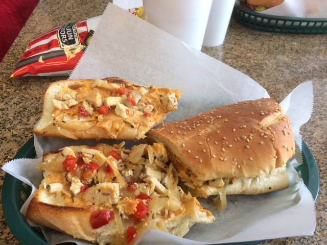 Ninth Street Deli @ Howards | restaurant | 2732 S 13th St, St. Louis, MO 63118, USA | 3146643354 OR +1 314-664-3354