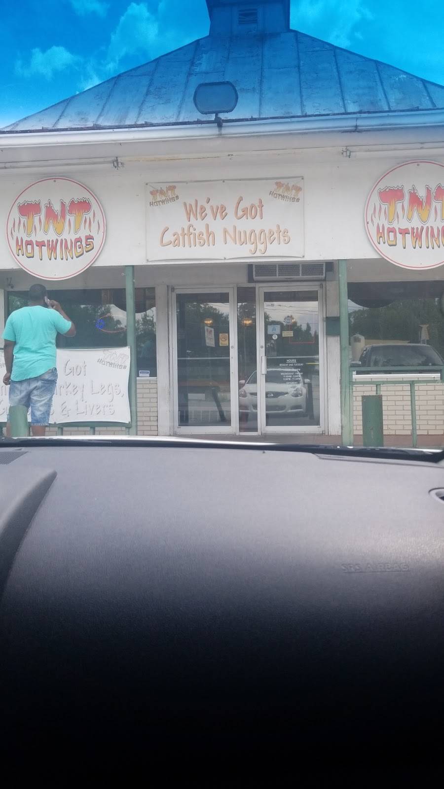 Tnt Hot Wings | restaurant | 456 Union St, Spartanburg, SC 29306, USA | 8645859985 OR +1 864-585-9985