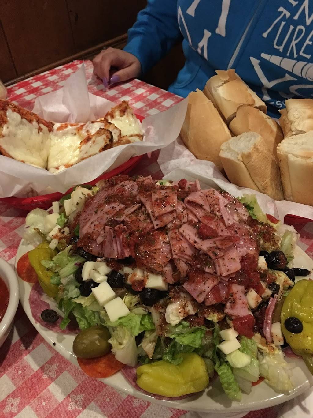 Filippis Pizza Grotto Poway | restaurant | 13000 Oak Knoll Dr, Poway, CA 92064, USA | 8587481800 OR +1 858-748-1800