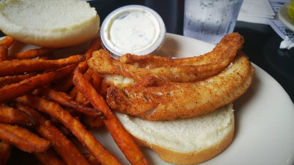 Dog Tracks Diner | restaurant | 194 W Herrick Ave, Wellington, OH 44090, USA | 4406470334 OR +1 440-647-0334