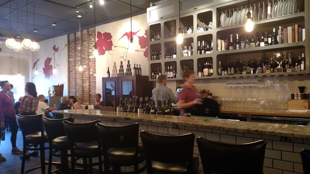 The Wine Kitchen | restaurant | 7 S King St, Leesburg, VA 20175, USA | 7037779463 OR +1 703-777-9463