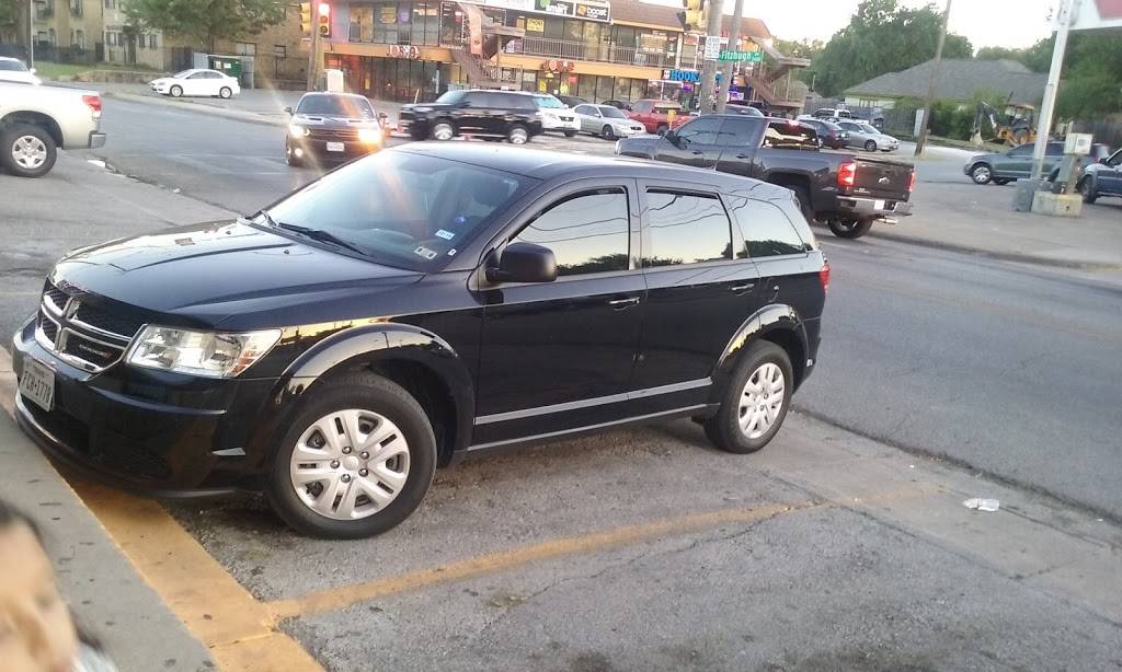 Mariscos La Reyna | restaurant | 2406 N Fitzhugh Ave, Dallas, TX 75204, USA | 2148272792 OR +1 214-827-2792