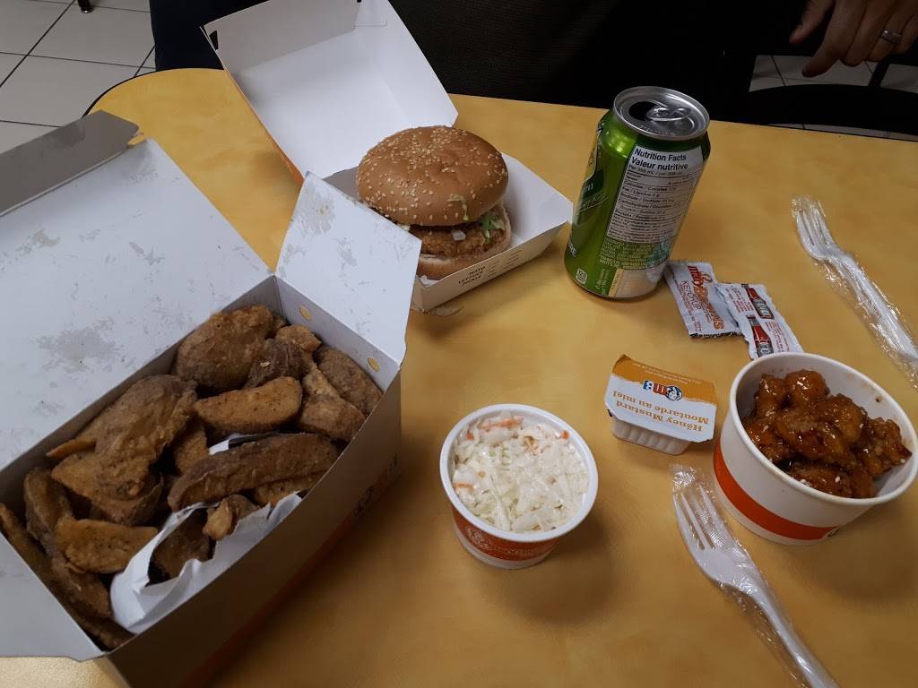 Mary Browns Famous Chicken & Taters | restaurant | 780 Kingston Rd A-2, Pickering, ON L1V 1A9, Canada | 9058312383 OR +1 905-831-2383