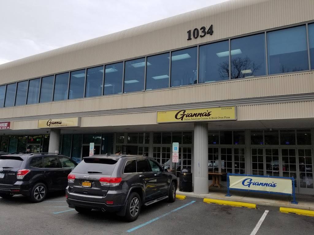 Giannas | restaurant | 1034 N Broadway, Yonkers, NY 10701, USA | 9143750106 OR +1 914-375-0106