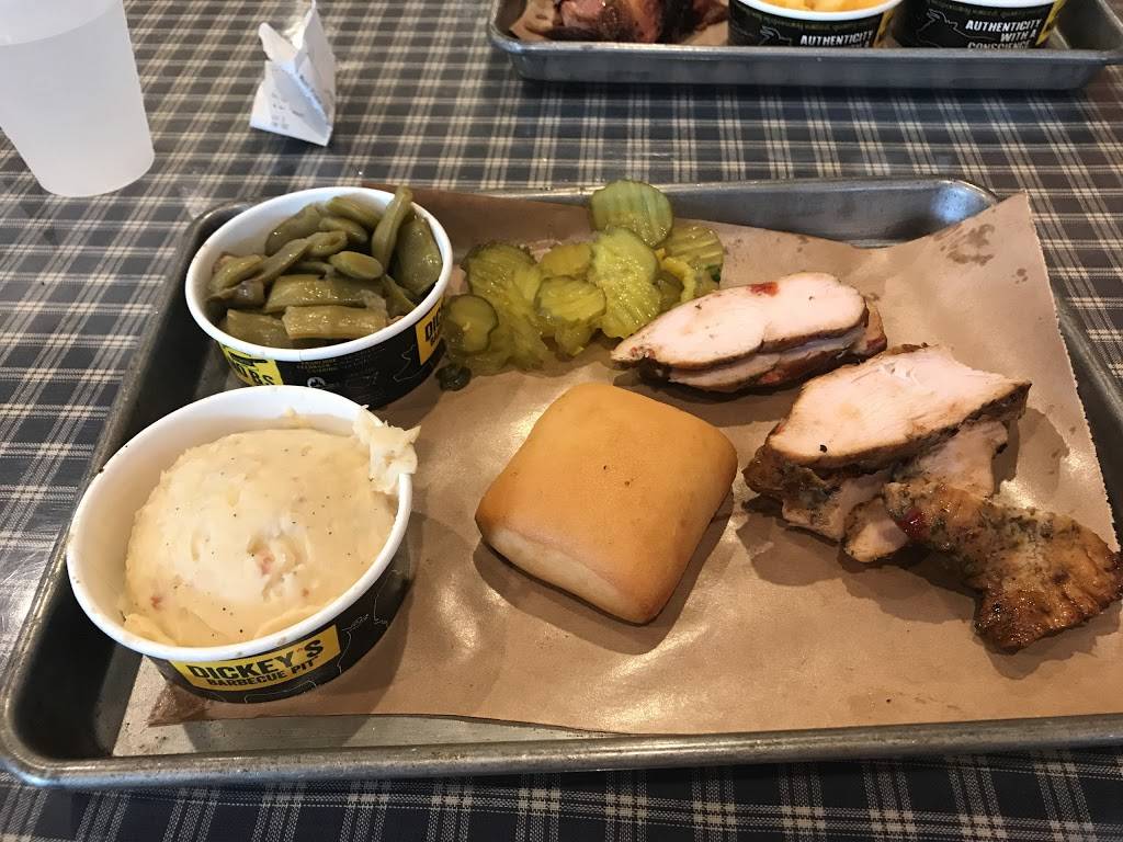 Dickeys Barbecue Pit | restaurant | 150 Nut Tree Pkwy, Vacaville, CA 95687, USA | 7074501810 OR +1 707-450-1810