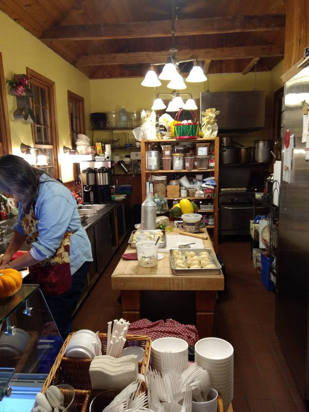 Hop Garden Brewery Tap Room | restaurant | 6889 Canal St, Belleville, WI 53508, USA | 6086366229 OR +1 608-636-6229