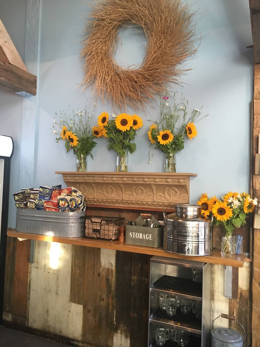 Blue Barn Chestnut | meal takeaway | 2105 Chestnut St, San Francisco, CA 94123, USA | 4154413232 OR +1 415-441-3232