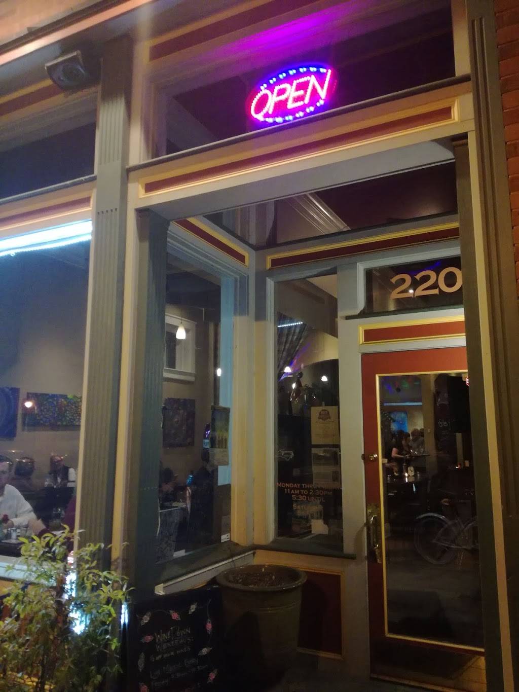 220 Cafe | restaurant | 216 S Center St, Statesville, NC 28677, USA | 7048737779 OR +1 704-873-7779