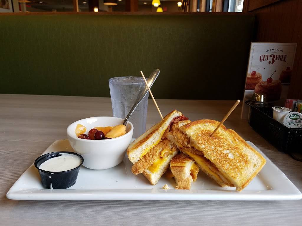 Perkins Restaurant & Bakery | restaurant | 1495 County B Rd W, Roseville, MN 55113, USA | 6516338080 OR +1 651-633-8080