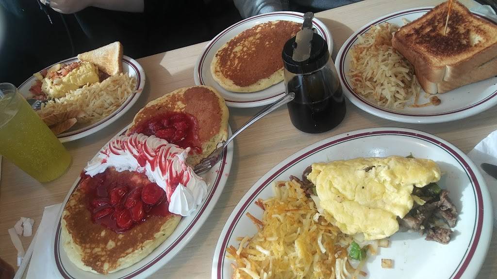 Huddle House | meal takeaway | 609 Haywood Rd, Dillsboro, NC 28725, USA | 8285863663 OR +1 828-586-3663