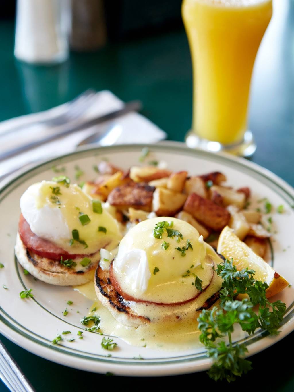 Mels Drive-In | restaurant | 3355 Geary Blvd, San Francisco, CA 94118, USA | 4153872255 OR +1 415-387-2255