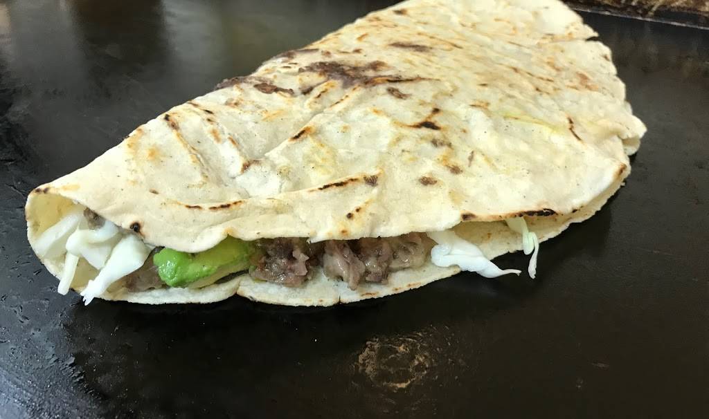 El Oaxaqueno | restaurant | 830 E Pioneer Pkwy, Arlington, TX 76010, USA | 8175170984 OR +1 817-517-0984