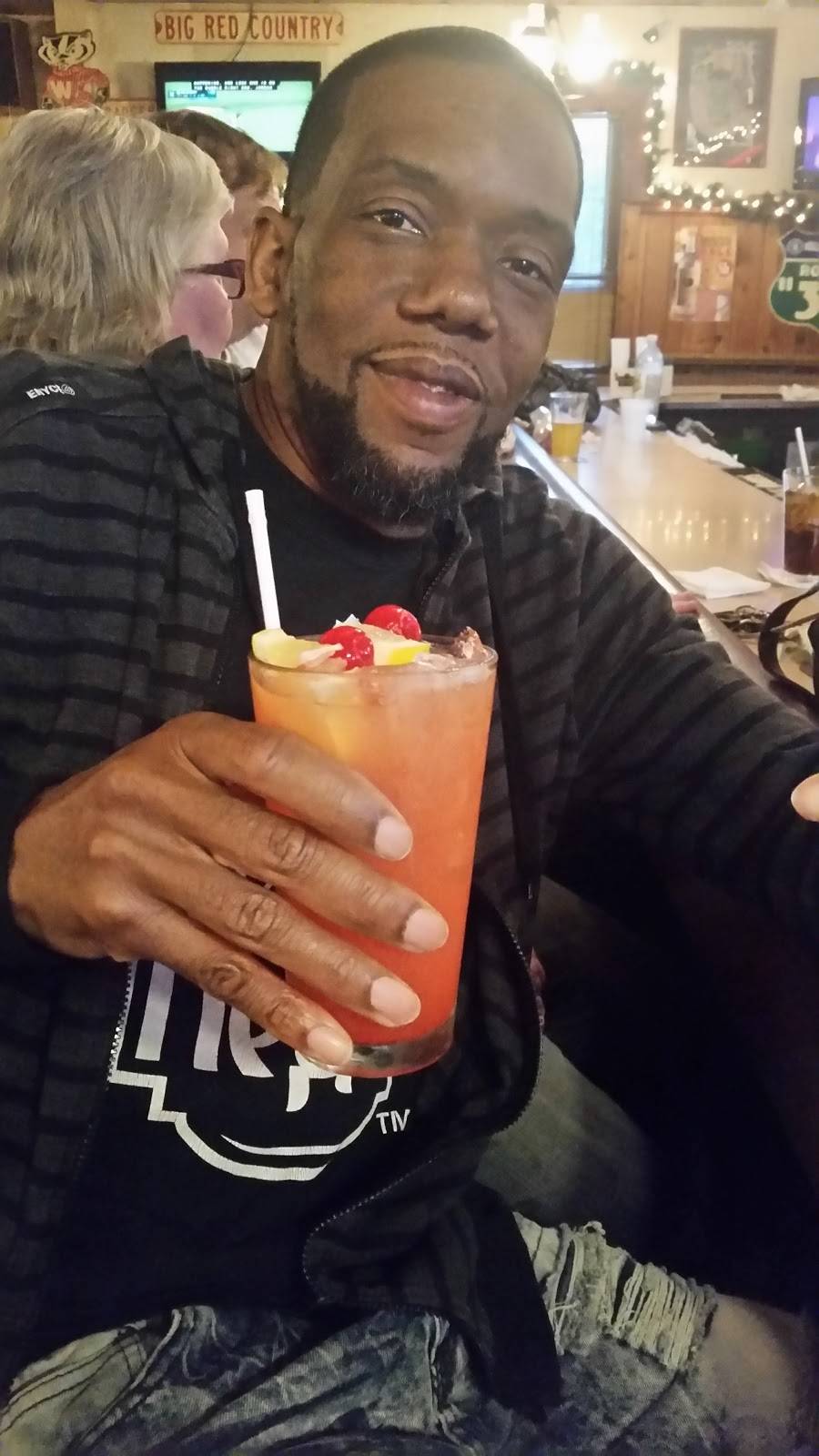 Schneiders Food & Drinks | restaurant | 3717 N 76th St, Milwaukee, WI 53222, USA | 4144666590 OR +1 414-466-6590