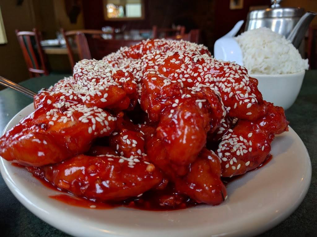 Snappy Dragon | restaurant | 8917 Roosevelt Way NE, Seattle, WA 98115, USA | 2065285575 OR +1 206-528-5575