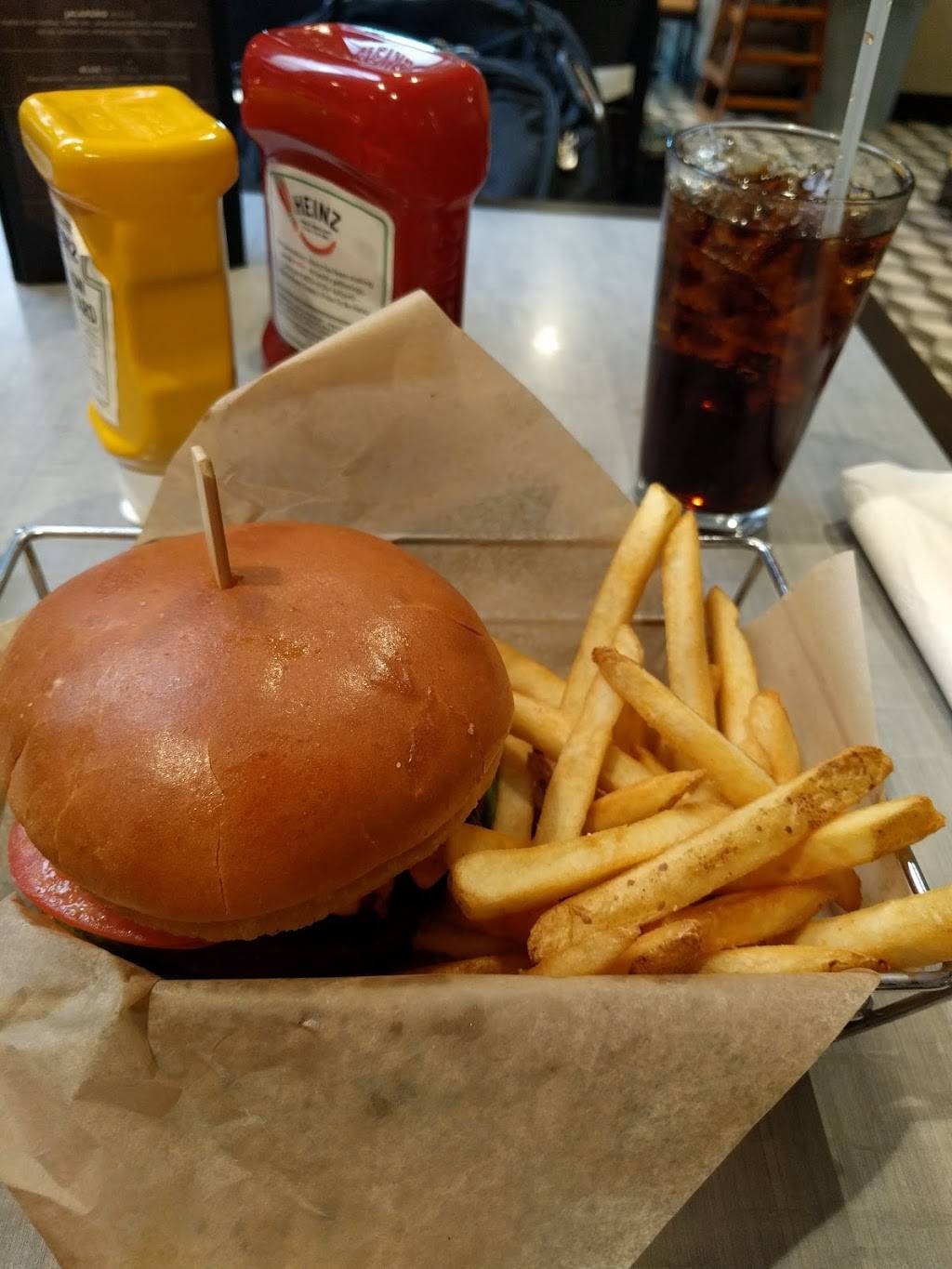 Mad Town Gastropub | restaurant | Dane Country Regional Airport, 4000 International Ln, Madison, WI 53704, USA | 6082439614 OR +1 608-243-9614