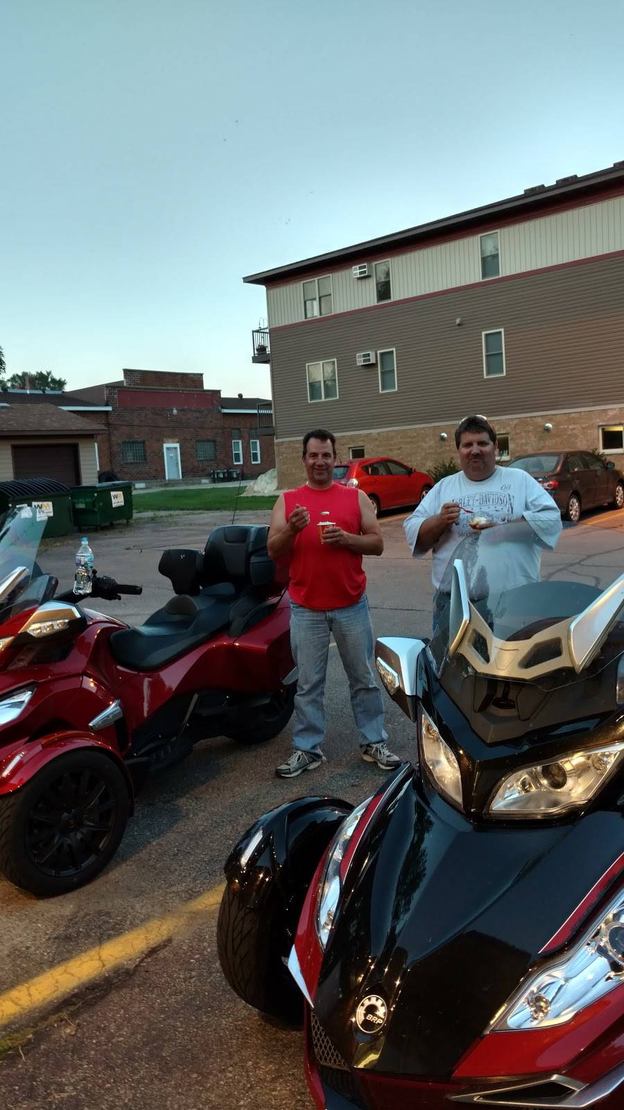 Dairy Queen Store | restaurant | 1440 W Broadway St, Winona, MN 55987, USA | 5074526090 OR +1 507-452-6090