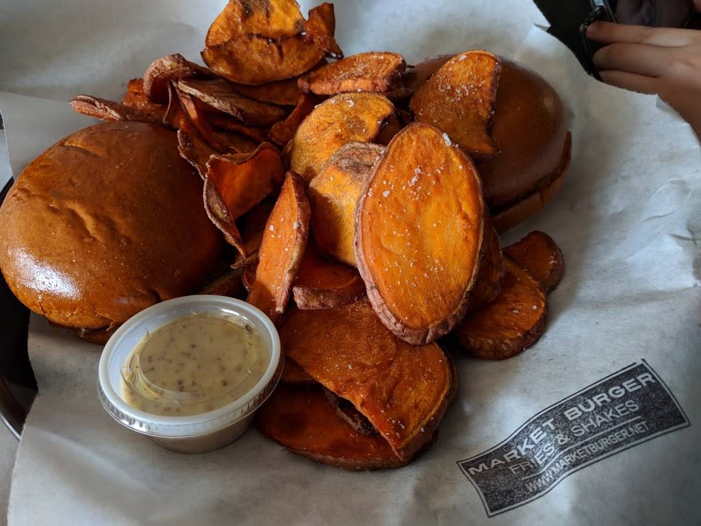 Market Burger Fries & Shakes | restaurant | 145 W Main St, Purcellville, VA 20132, USA | 5407511145 OR +1 540-751-1145