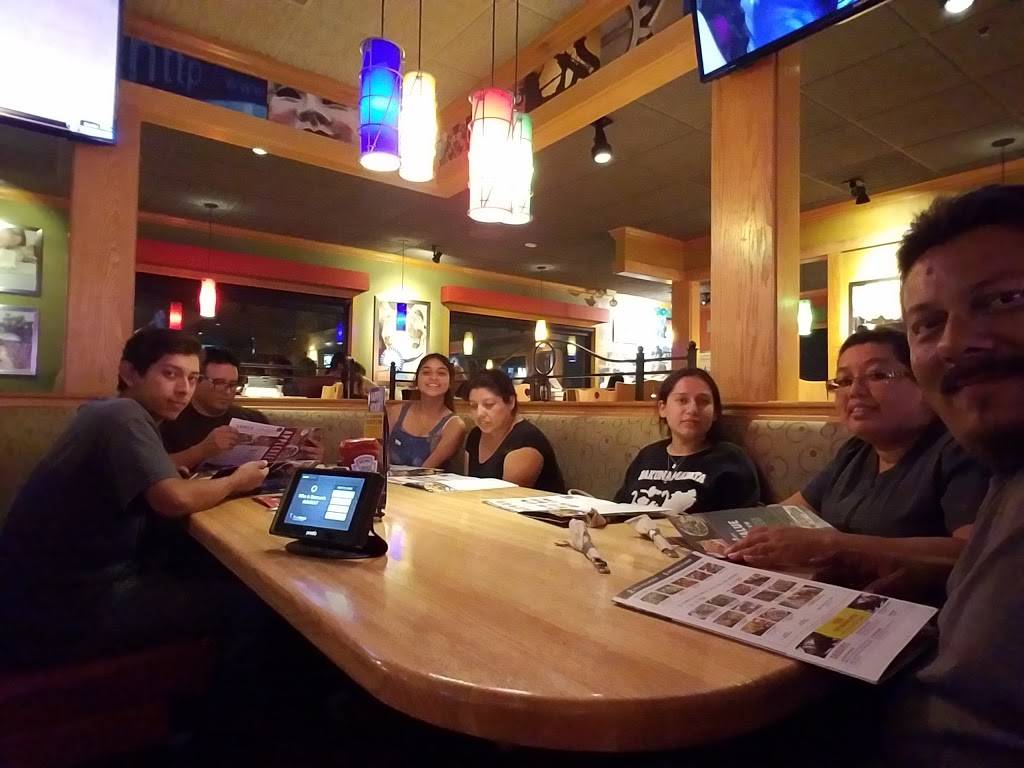 Applebees Grill + Bar | restaurant | 4070 E Highland Ave, Highland, CA 92346, USA | 9094259020 OR +1 909-425-9020