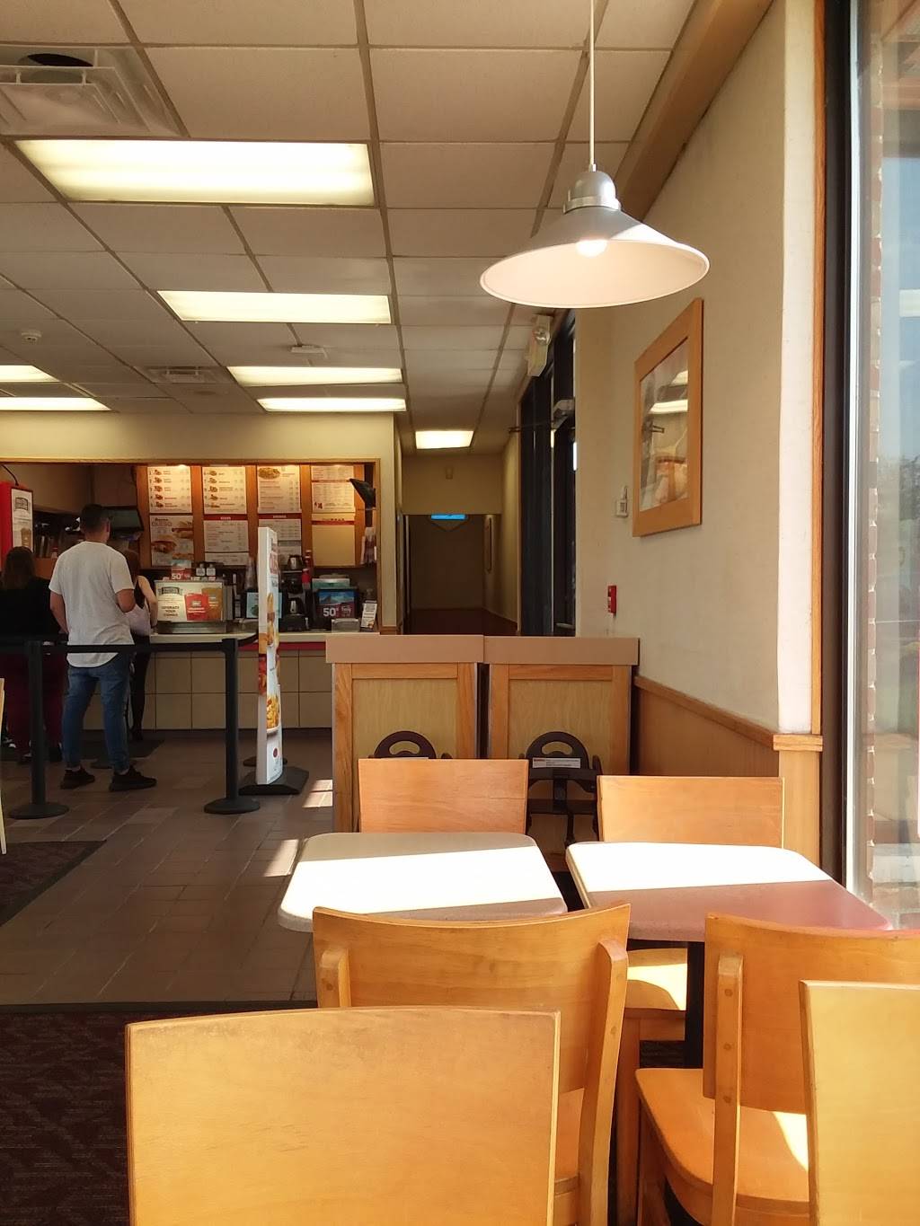 Wendys | restaurant | 460 Sunrise Hwy, Patchogue, NY 11772, USA | 6312894925 OR +1 631-289-4925