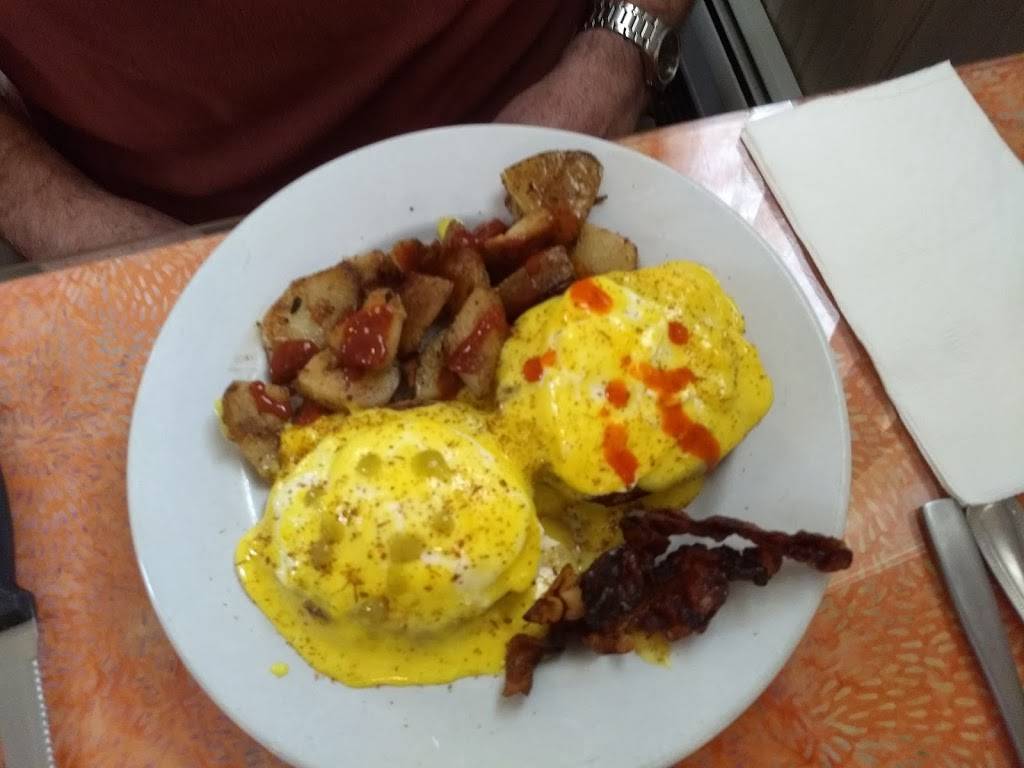 The Station Restaurant | restaurant | 50 School St, Pawlet, VT 05761, USA | 8023252503 OR +1 802-325-2503