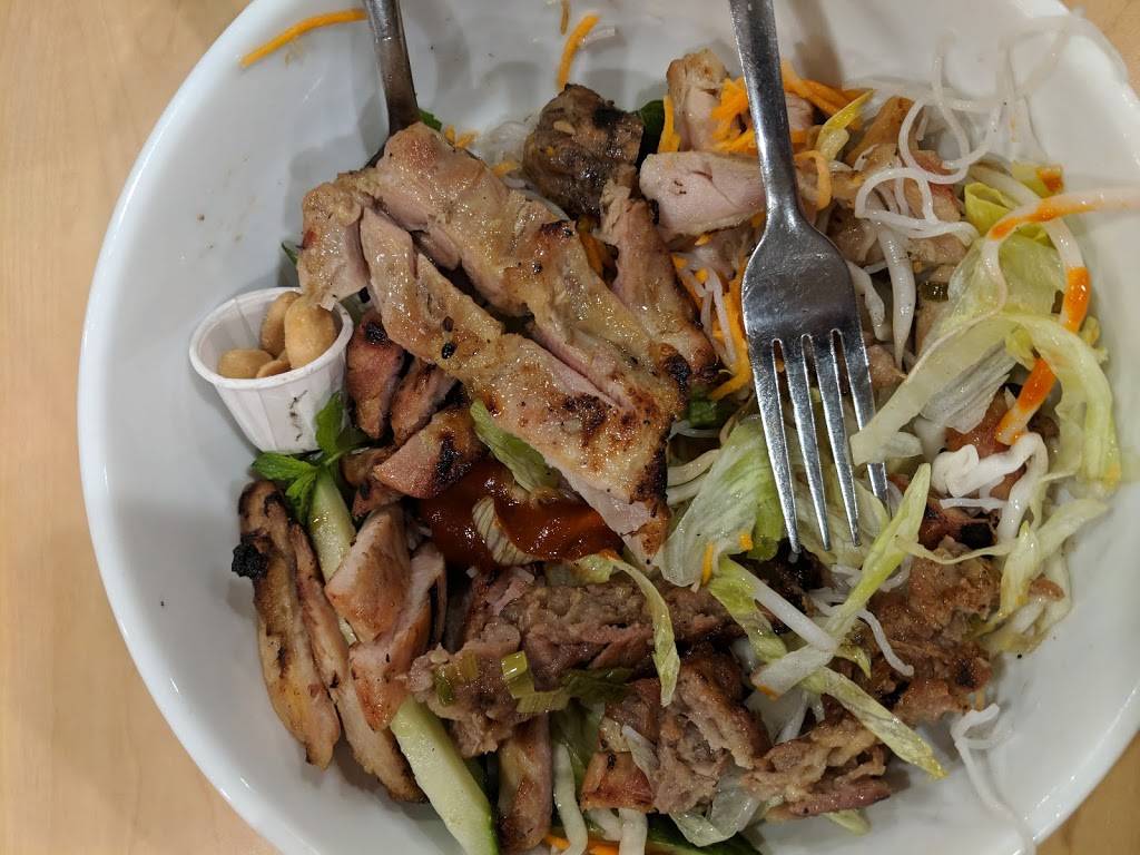 Pho Xic Lo | restaurant | 1750 Wyandotte St W, Windsor, ON N9B 1J1, Canada | 5199718288 OR +1 519-971-8288