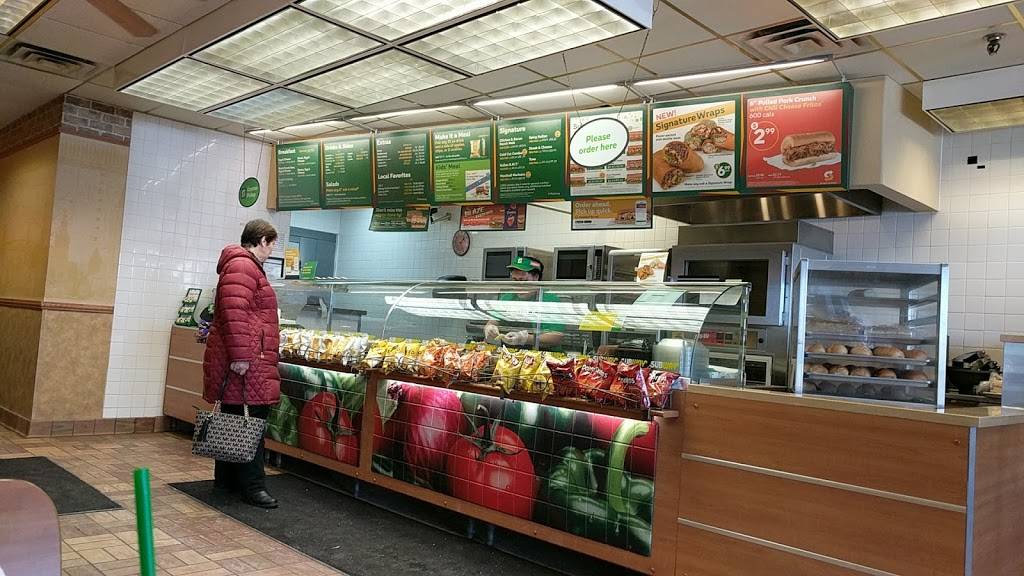 Subway Restaurants | restaurant | Har Mar Mall, 2100 E Snelling Dr #46, Roseville, MN 55113, USA | 6516319261 OR +1 651-631-9261