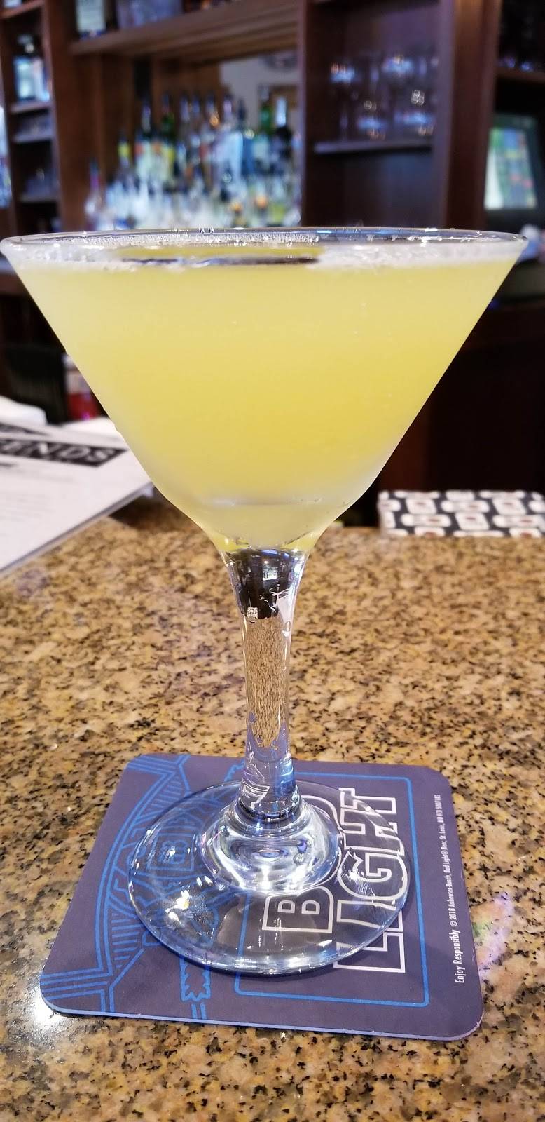 Legends Grill and Bar | restaurant | 620 W Veterans Pkwy, Yorkville, IL 60560, USA | 6308828380 OR +1 630-882-8380