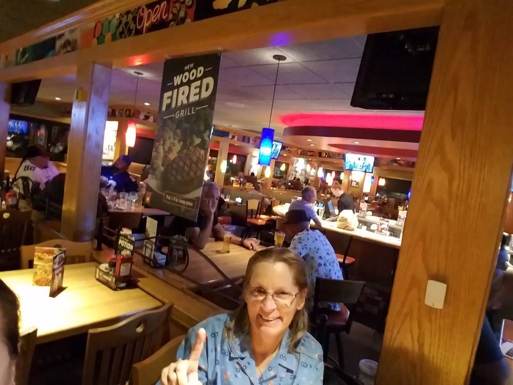 Applebees Grill + Bar | restaurant | 4070 E Highland Ave, Highland, CA 92346, USA | 9094259020 OR +1 909-425-9020